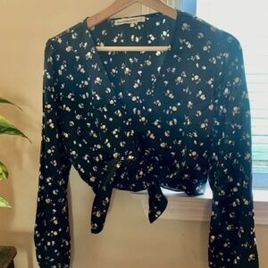 Abercrombie & Fitch Cropped Satin Floral Blouse